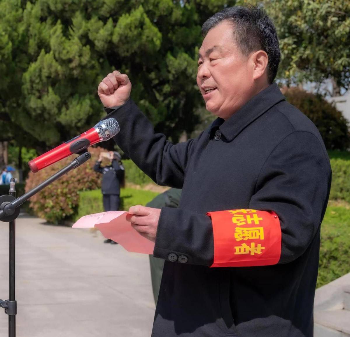 邳州市平安志愿者开展清明节缅怀先烈祭扫活动_碾庄_革命_邹伟