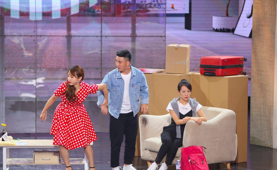 从美丽的小美人到身材魁梧的胖丫,胖女人变得自卑,她害怕杨舒会抛弃