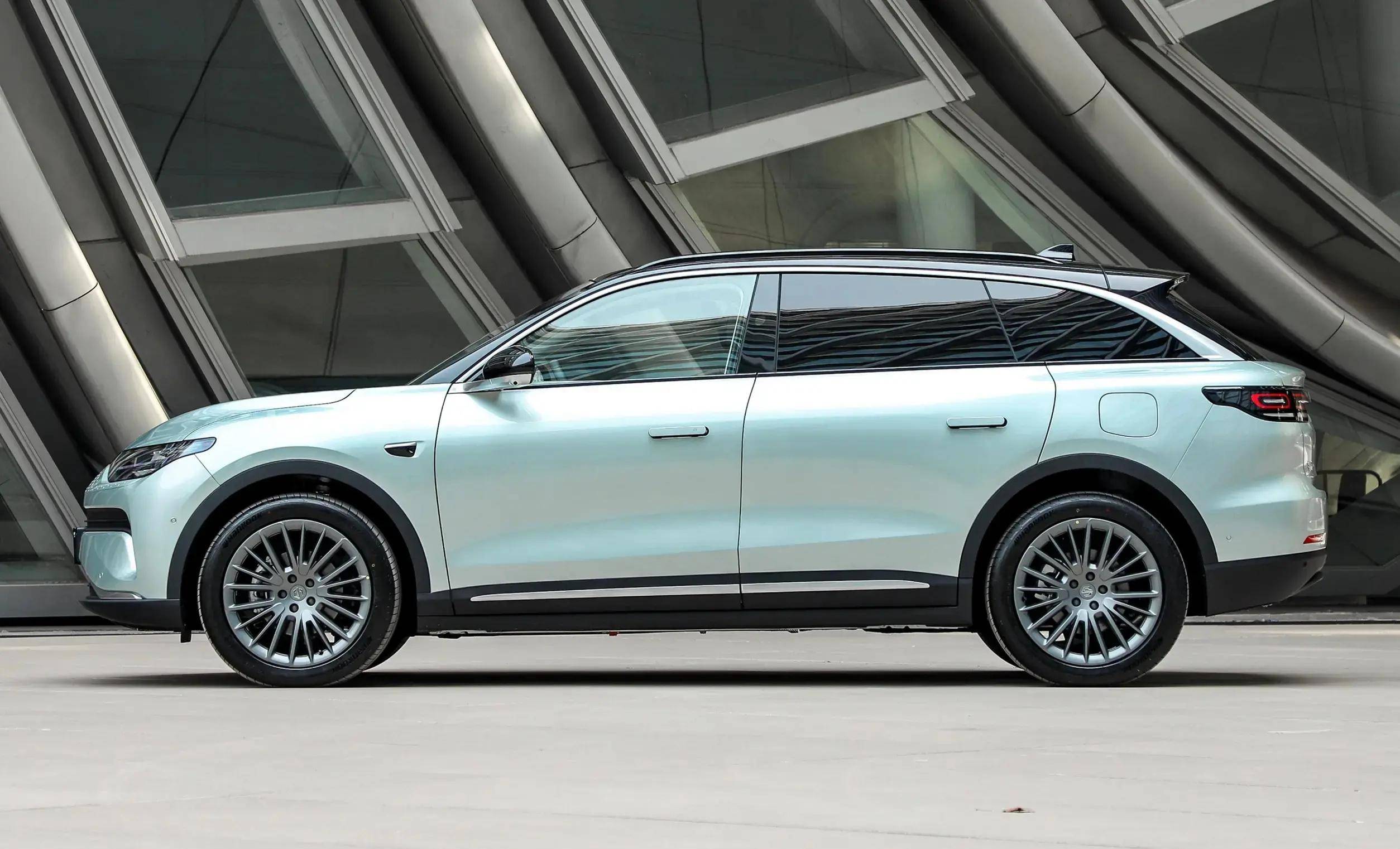 零跑c11增程版上市,纯电续航285公里,售价14.98-18.58万元