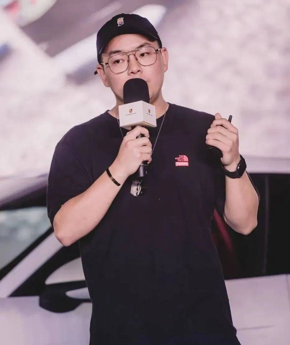 有志者uzis杨孝儒:真实地和用户在一起,一双篮球袜也能破局_袜子_市场