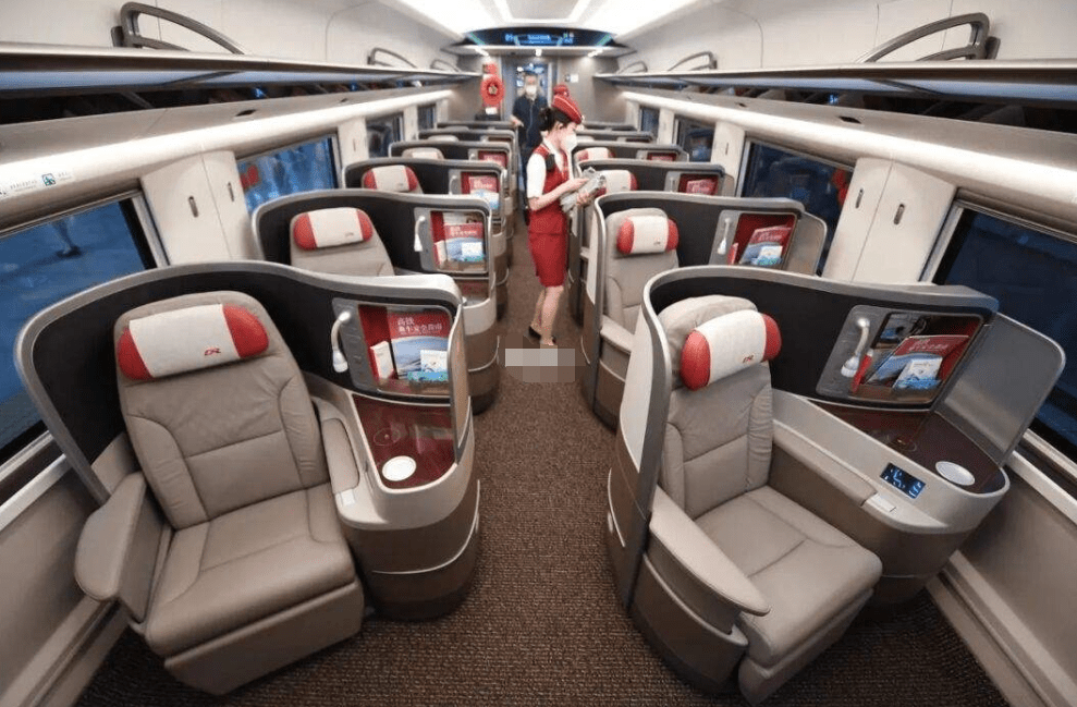 女子带孩子坐高铁包下商务座车厢:让他舒服点,花多少钱都值得!