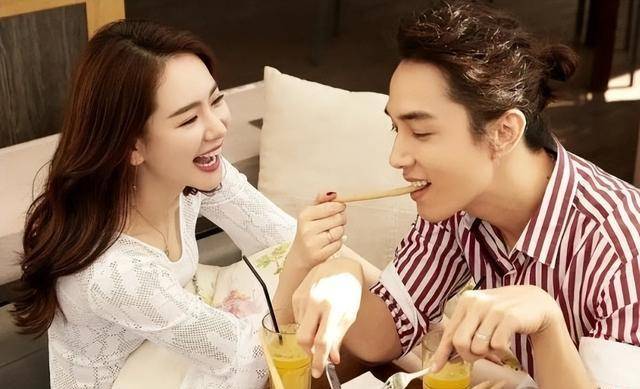 网曝戚薇李承铉现身医院,戚薇小腹微微隆起,疑似怀2胎_检查_网友_时候