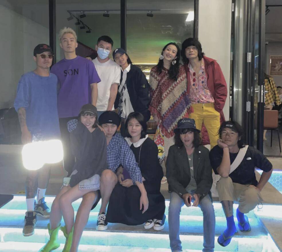 张哲轩2019年参加过原创音乐综艺节目《乐队的夏天》,还入选了2019