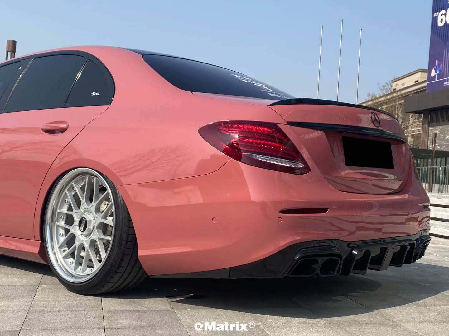 奔驰e级矩阵改色膜摩根石红,少女心满满的淡粉色_宝石_案例_#matrix