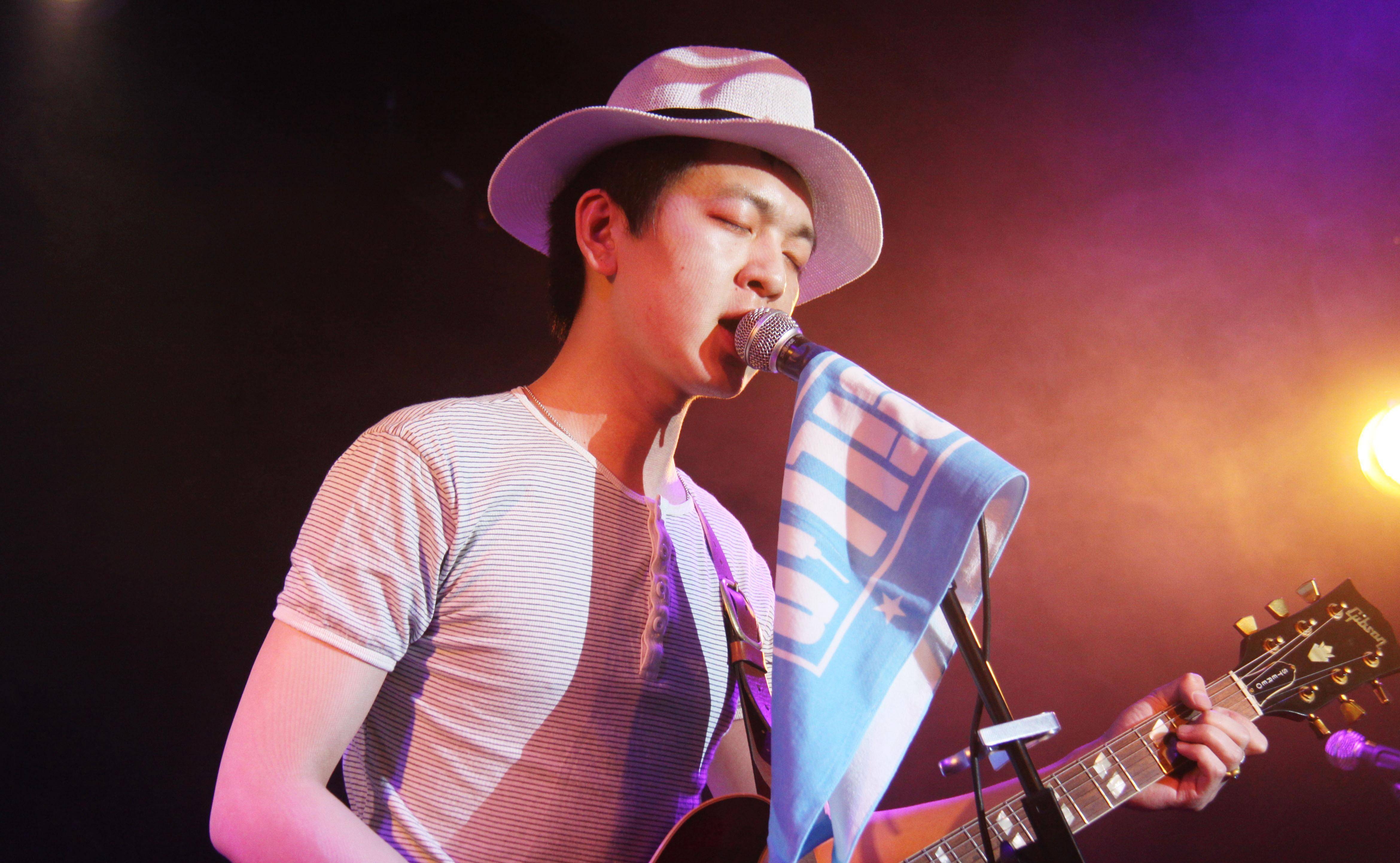 马思纯19年关注张曼乐,疑因《乐队的夏天》结缘,男方黑历史众多_网友