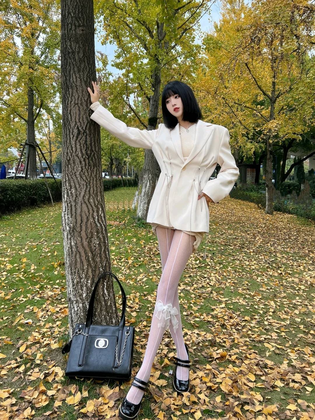 新春创作季春季时尚个性外套纯白外套职场风白丝高跟显腿长大长腿