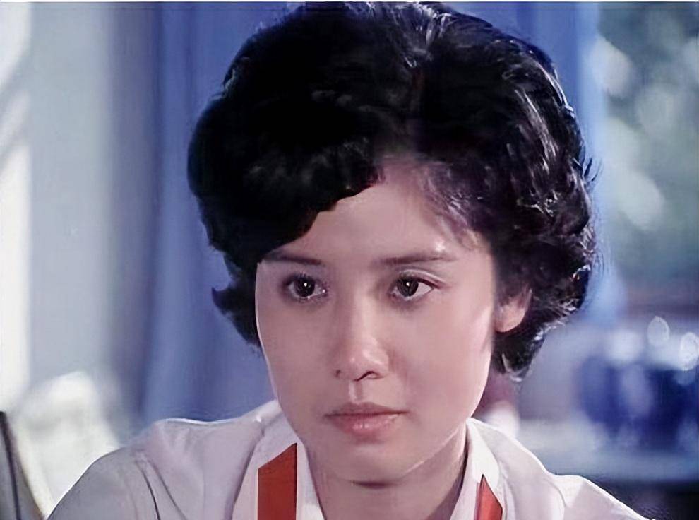 张力维:21岁成名,曾与刘晓庆齐名,42岁时,她息影做单亲妈妈_工作_电影