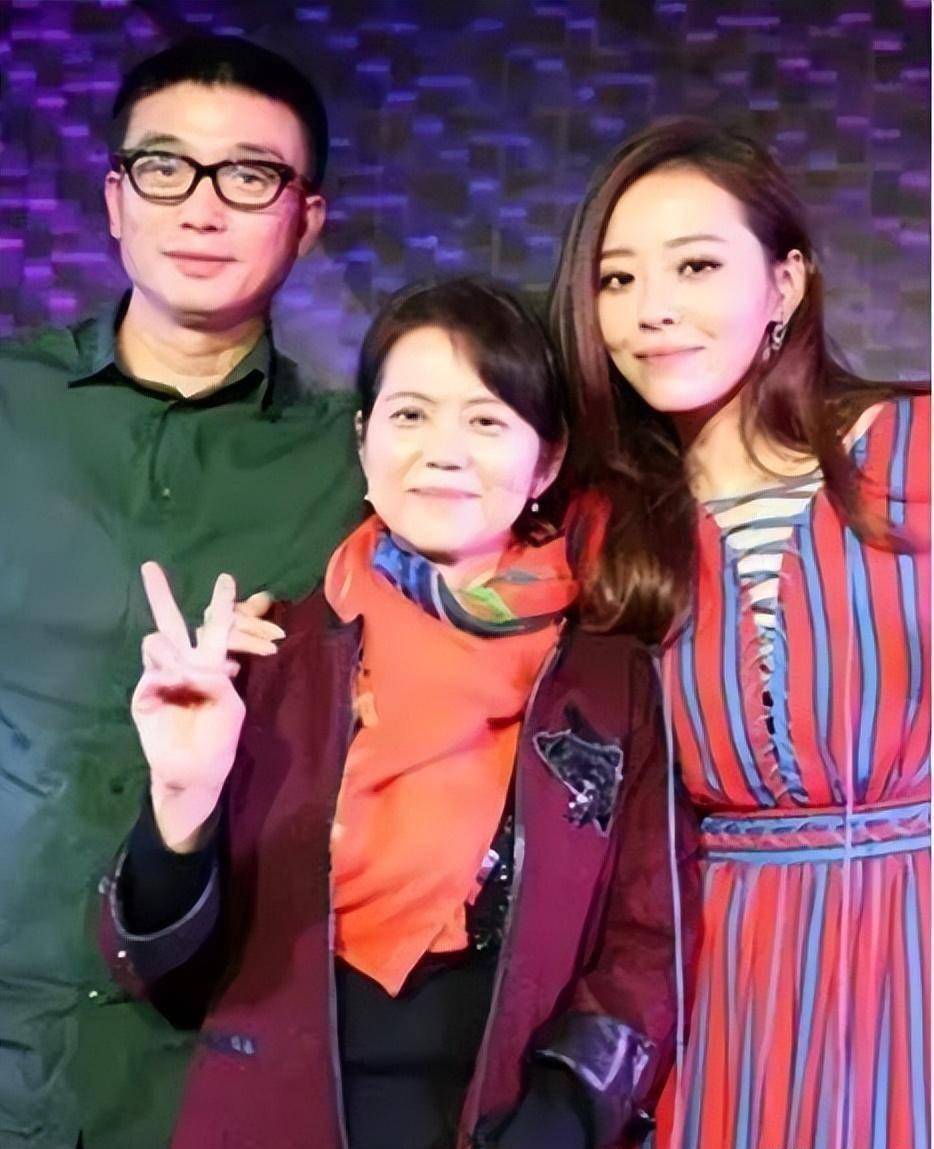 张靓颖:爱冯珂15年,却不得不离家,分开5年,两人截然不同_冯轲_公司