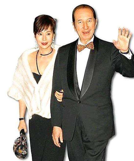 打扮邋遢似保姆,低调多年与十几亿身价不符_陈婉珍_何超云_穿着