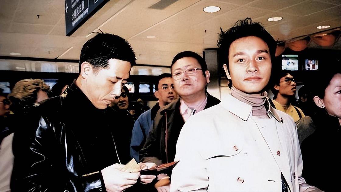 20年后再看张国荣:为何他会对一个男人情有独钟?原因尽显可怜!