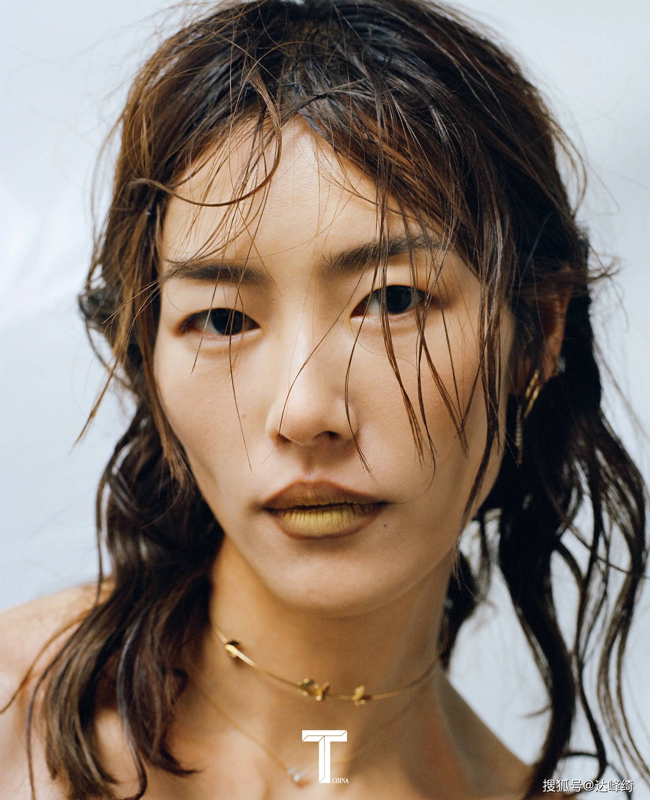 时尚魅力:刘雯身穿 bottega veneta 登上《t》与《t style》双刊2023