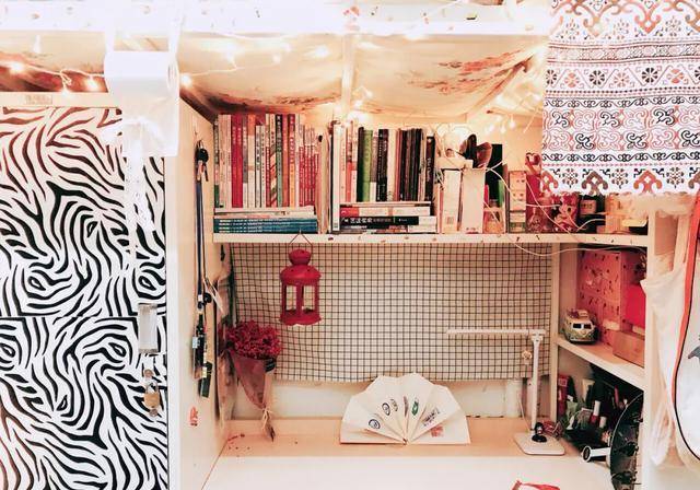 "原来生活费都用到这了",女生宿舍照片流出,家长看后很生气_寝室_大学