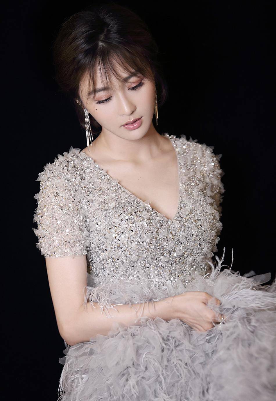 后来她和搭档孙书博闹出了暧昧的绯闻,不知为何两人的友情出现了裂痕