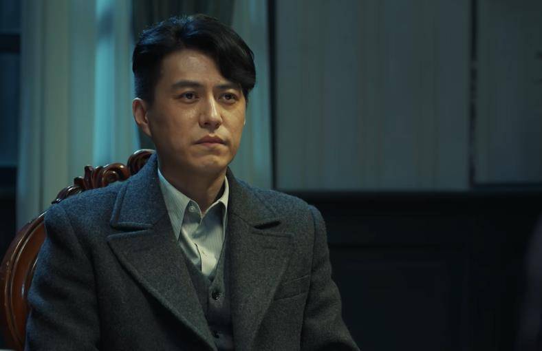 伴随着被开除的命令,让他从一开始就陷入了双面间谍的身份:特战鬼员