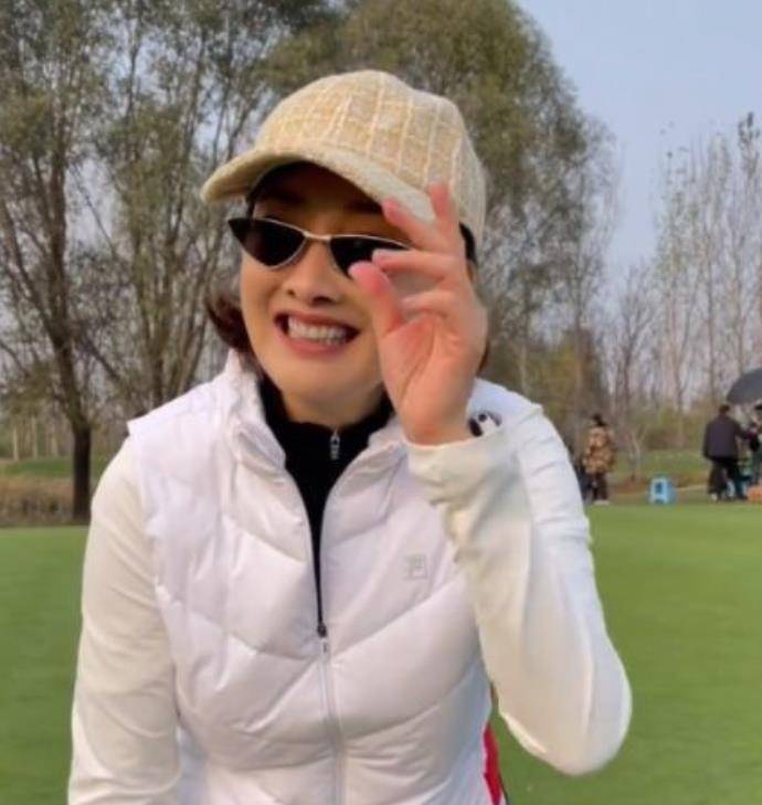 音频,真藓科真藓,穿黄色裙子很亮眼)室外高球,邱心志老婆到底是谁图片