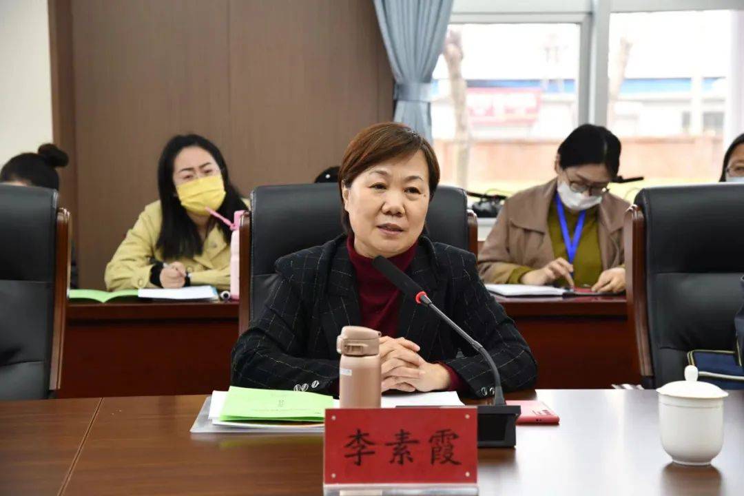 王宏斌教授作专题报告刘晓音教授作专题报告于多珠部长主持会议李洁