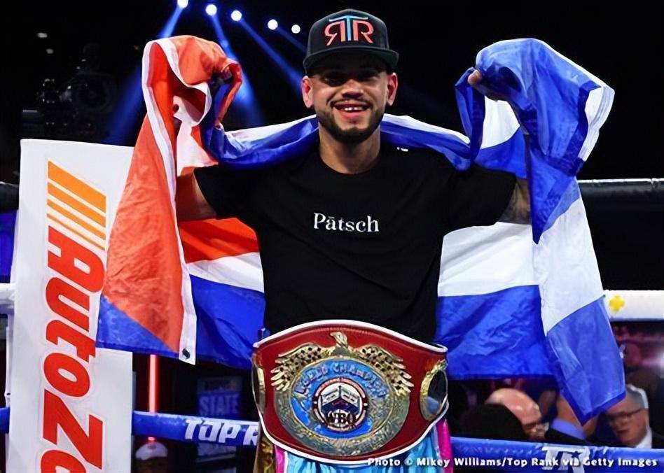 罗贝西·拉米雷斯击败多格博,成为wbo羽量级世界新拳王_比赛_回合