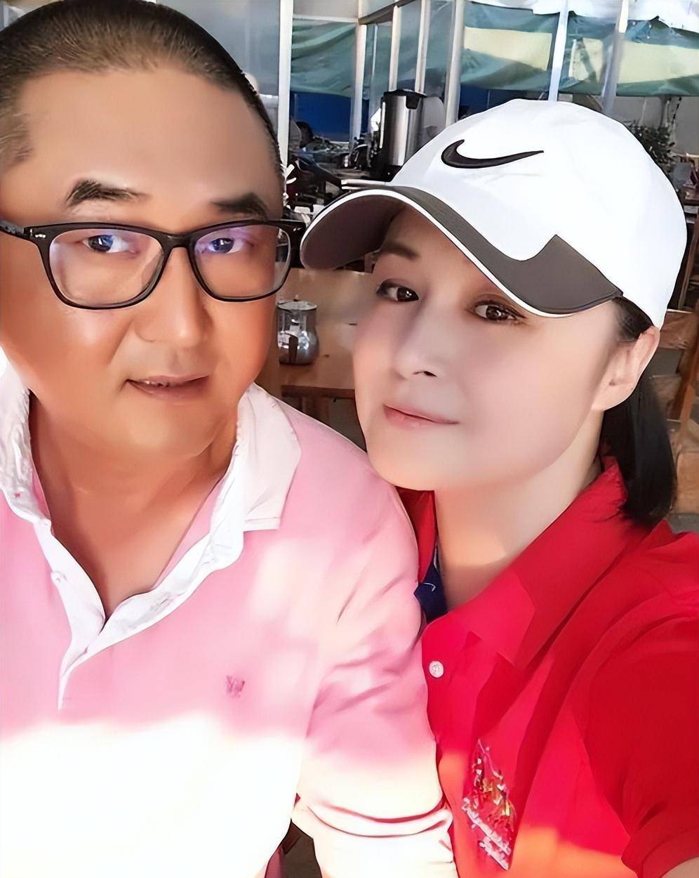 "谢大脚"女演员52岁冥诞,丈夫晒昔日合照,独自吹蜡烛惹心酸_于月仙