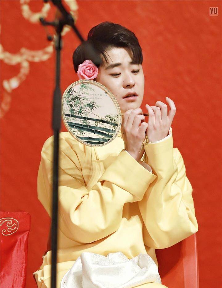 24岁从15米高台坠落,死里逃生的张云雷,为何如今这么受欢迎?