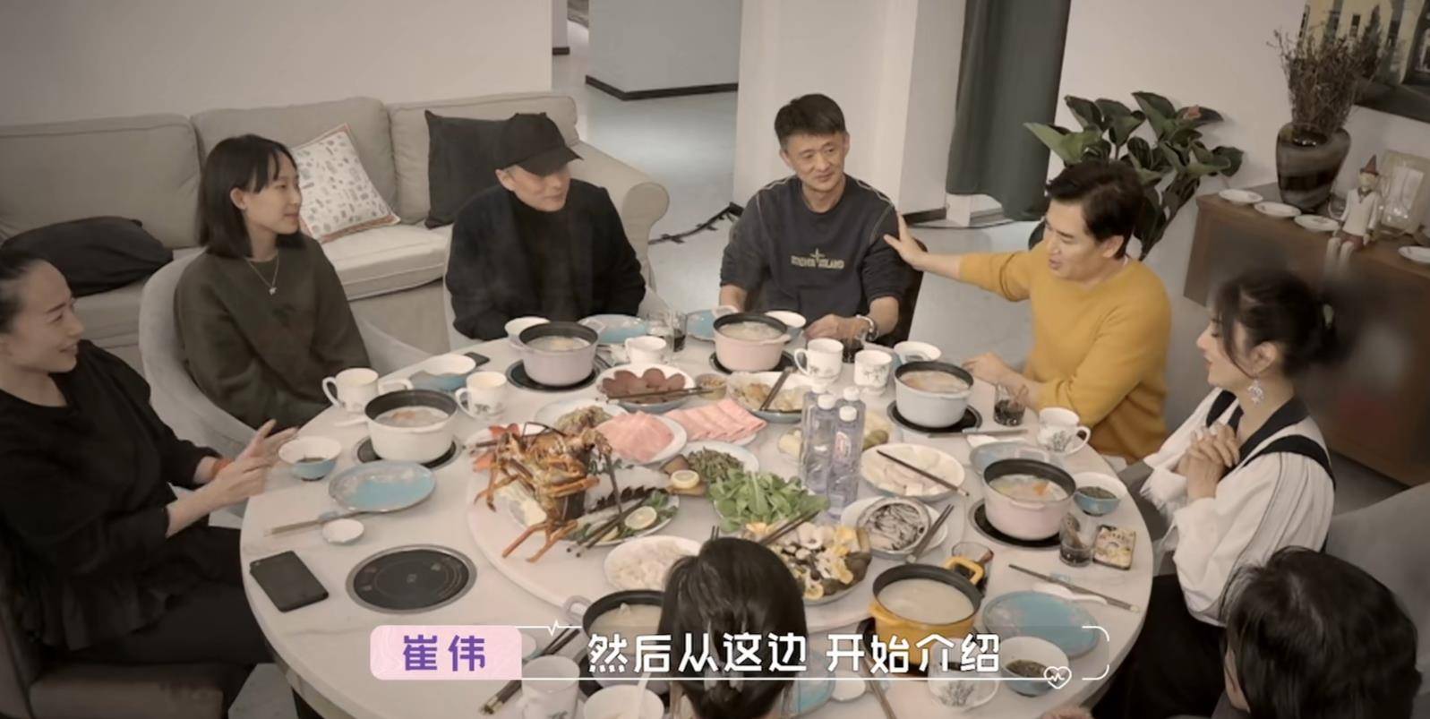 崔伟与黄奕女儿相处融洽,牵手成功!爱的驿站集体尖叫!