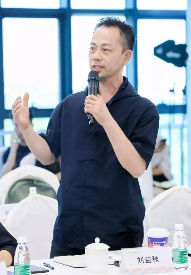 姚永宁深圳现象服装设计有限公司创始人兼设计总监理臻深圳万旗服饰