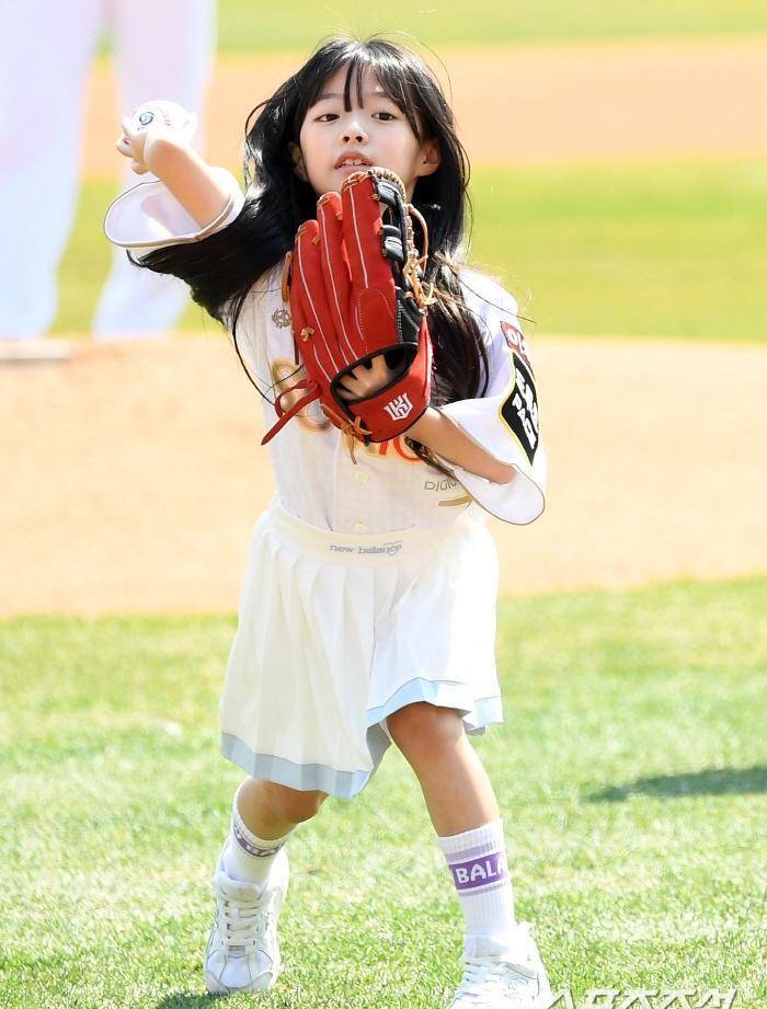 2日下午,「2023新韩银行sol kbo联赛」kt wiz和lg twins的比赛在水原