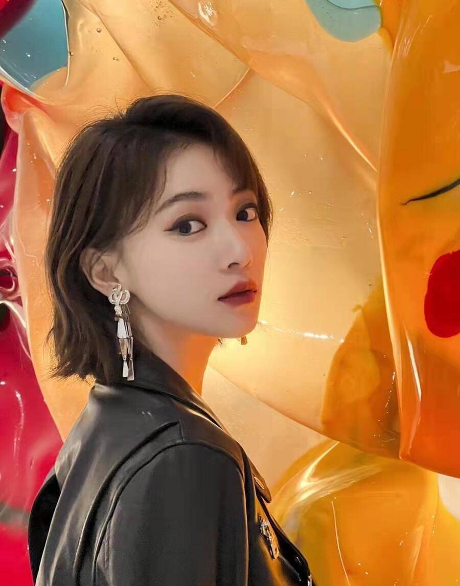 吴谨言长沙机场:针织背心超短裤,清爽时尚超有范儿_女人_一个人_摄影