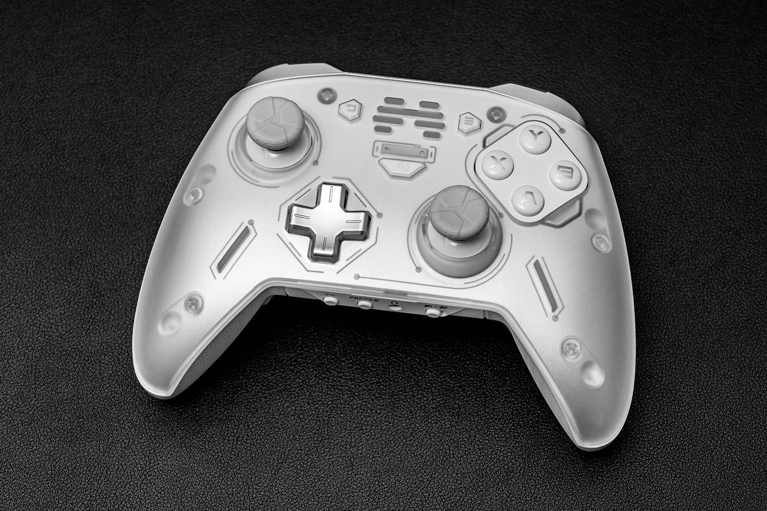 全平台通吃、瞬发光轴微动、六轴体感，北通宙斯2游戏手柄评测