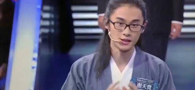 海归女相亲优越感十足,中英混搭崇洋媚外,谎报年龄遭金星拆穿