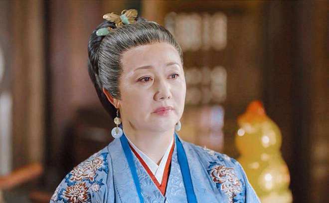 丈夫是曾制作《我爱我家》《刘三姐》《大帅传奇》等优秀作品的制片人