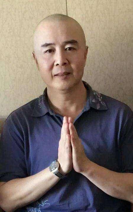 如今的徐少华,跟普通人没有什么两样,甚至像是光头的老大爷一样,想象