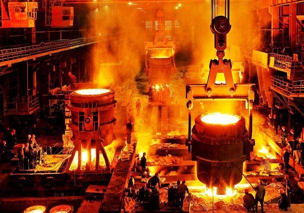 我国的炼钢厂,在探索平炉,高炉和电炉三种炼钢炉技术基础上,也在不断