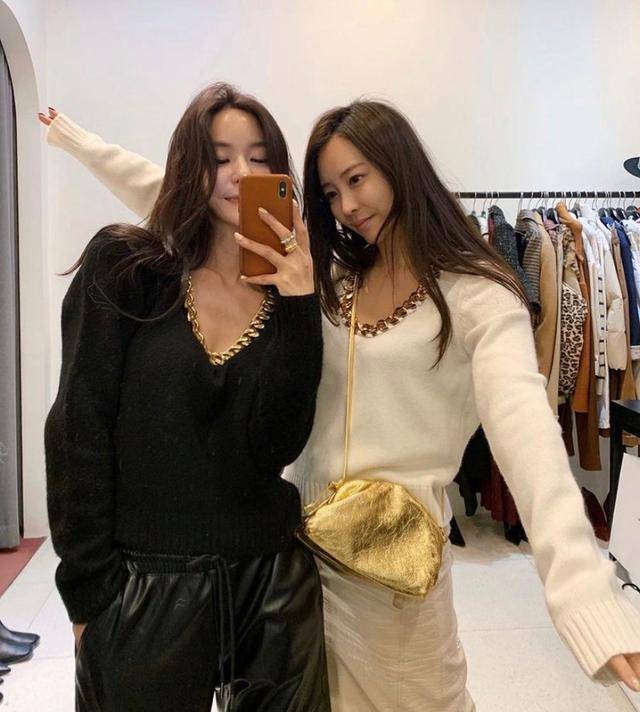 欧阳娜娜晒春日出游穿搭,和闺蜜这样穿,好看时髦又不费力_衣服_穿着