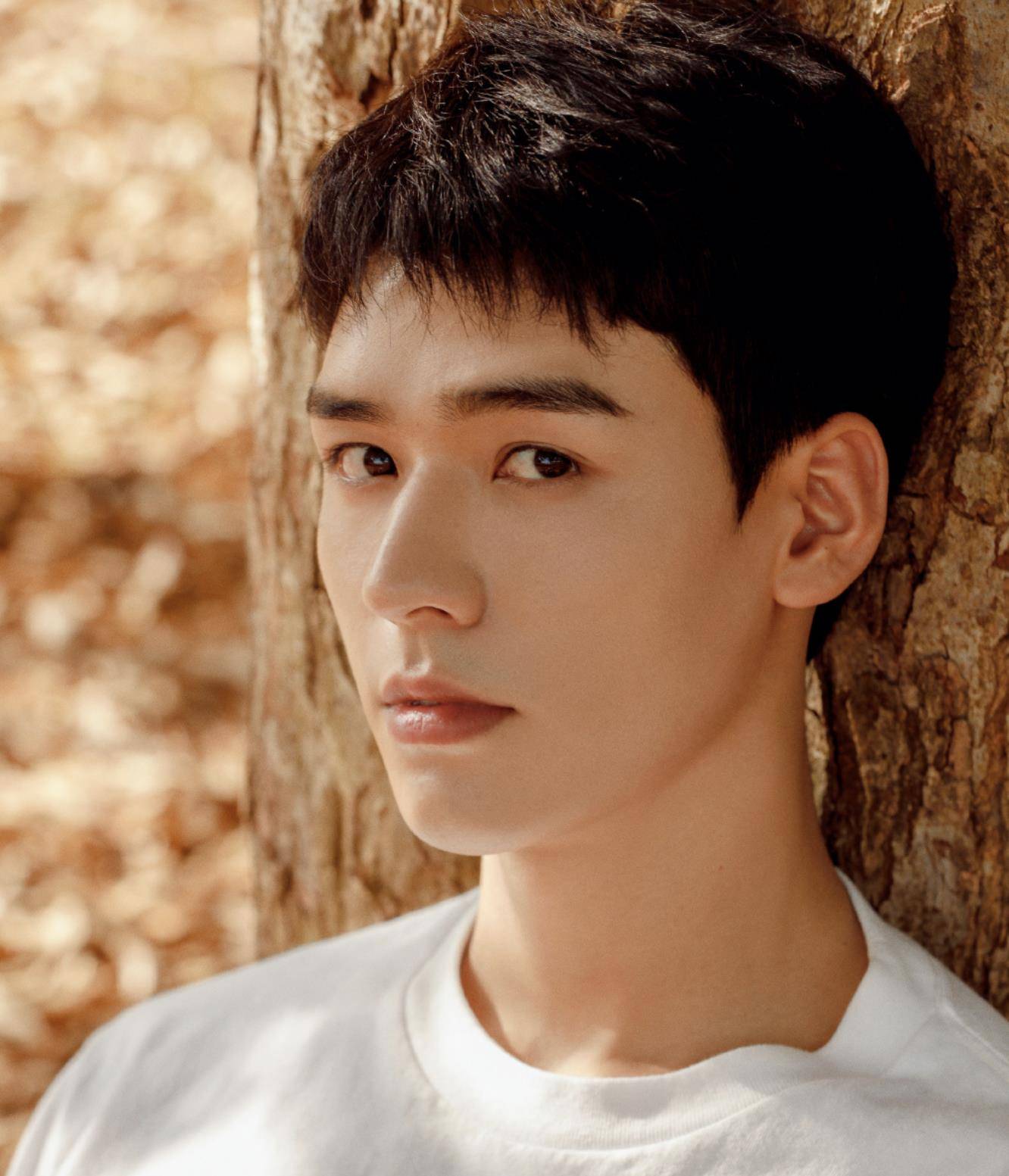 "完美男神"真相被揭, 脸型崎岖,满脸痘印, 生图揭露"人间真实"_王一博