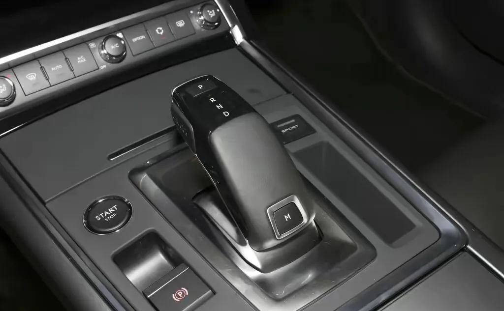 最大功率155千瓦,峰值扭矩300牛·米,传动系统匹配8挡手自一体变速箱