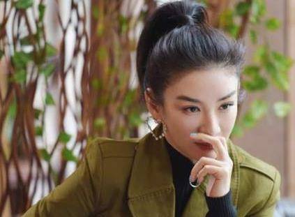 面对小9岁高富帅追求者,43岁黄奕给我们上了生动的一课_王侃_父亲