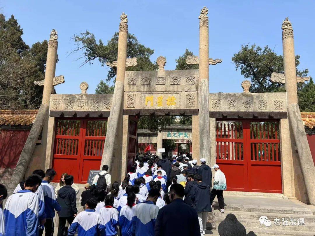 走近圣贤,传承美德——莘县魏庄镇中心初级中学曲阜研学活动纪实_孔子