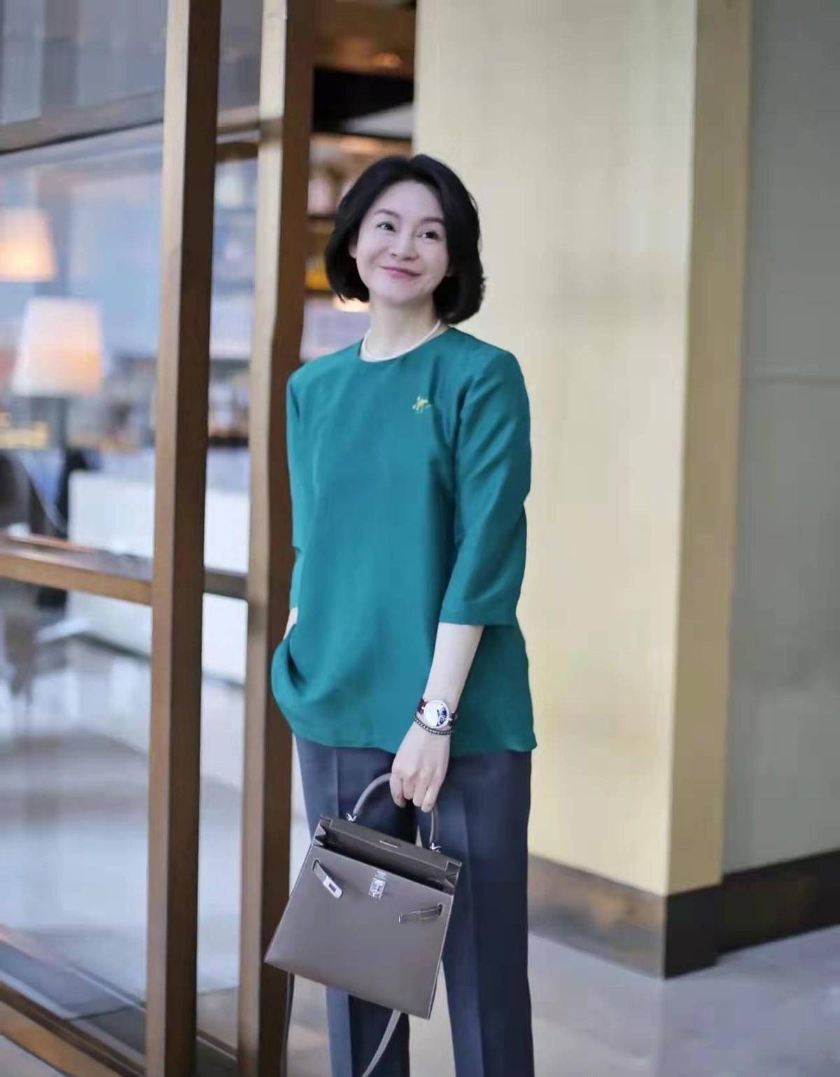 50岁女人早春怎么穿?