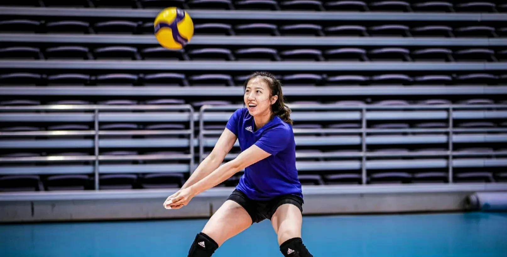 丁霞"熬夜"玩游戏,过关后开心庆祝,老队员参加世锦赛心态轻松_时间