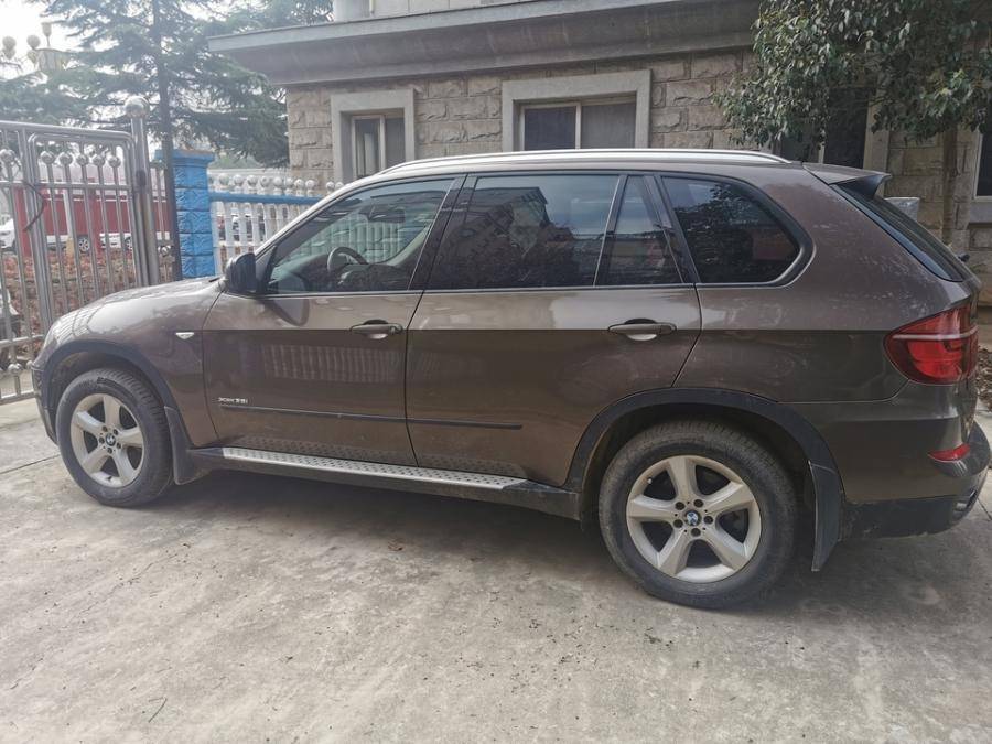 河南省三门峡市一辆宝马牌汽车将以15万起拍,车牌为陕 a19b99_车辆