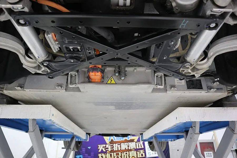 岚图free:几乎满分的底盘,用料奢侈意想不到_搜狐汽车_搜狐网