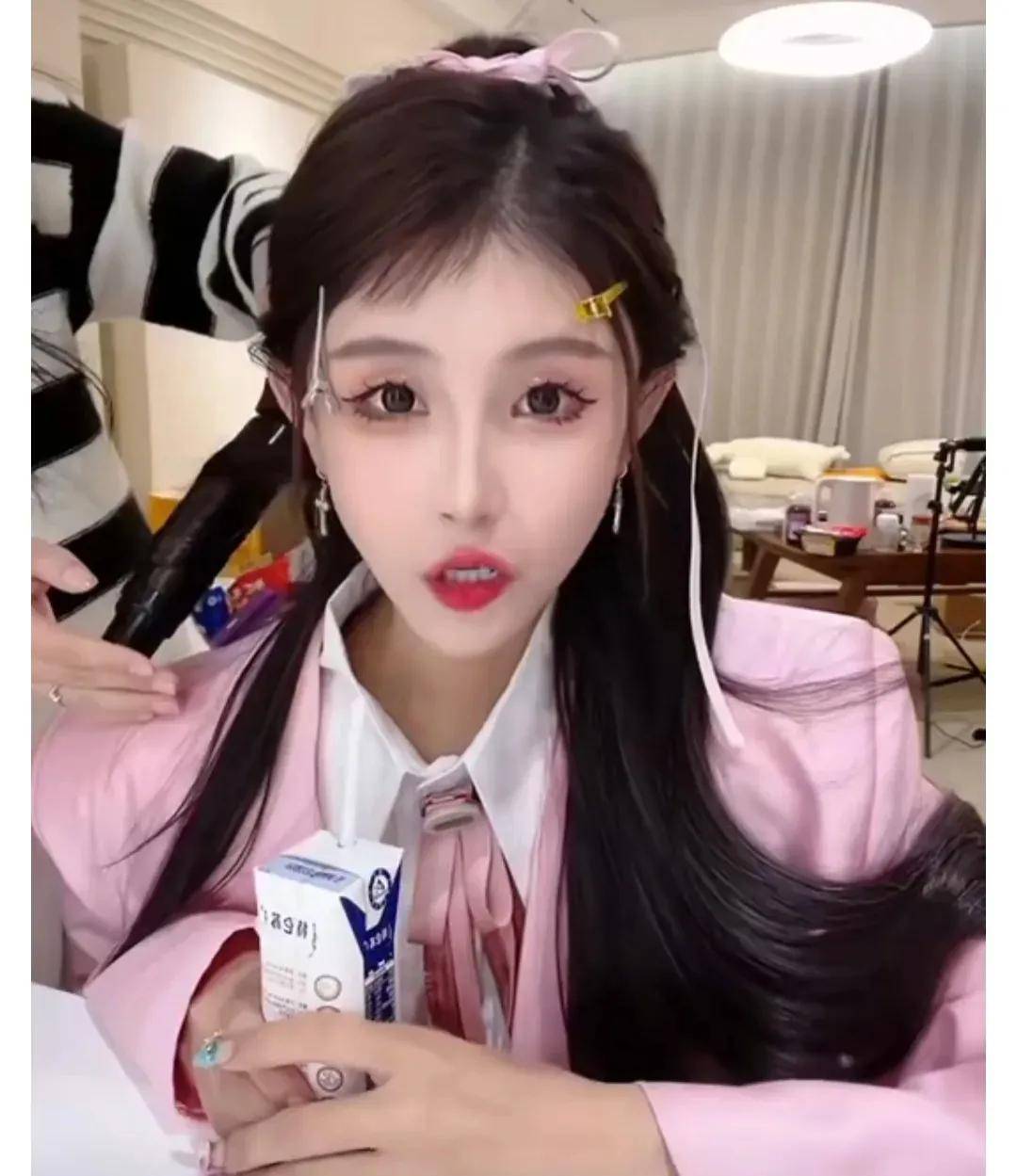 6万粉丝,是快手的头部电商主播.猫妹妹,是辛选公司负责食品品