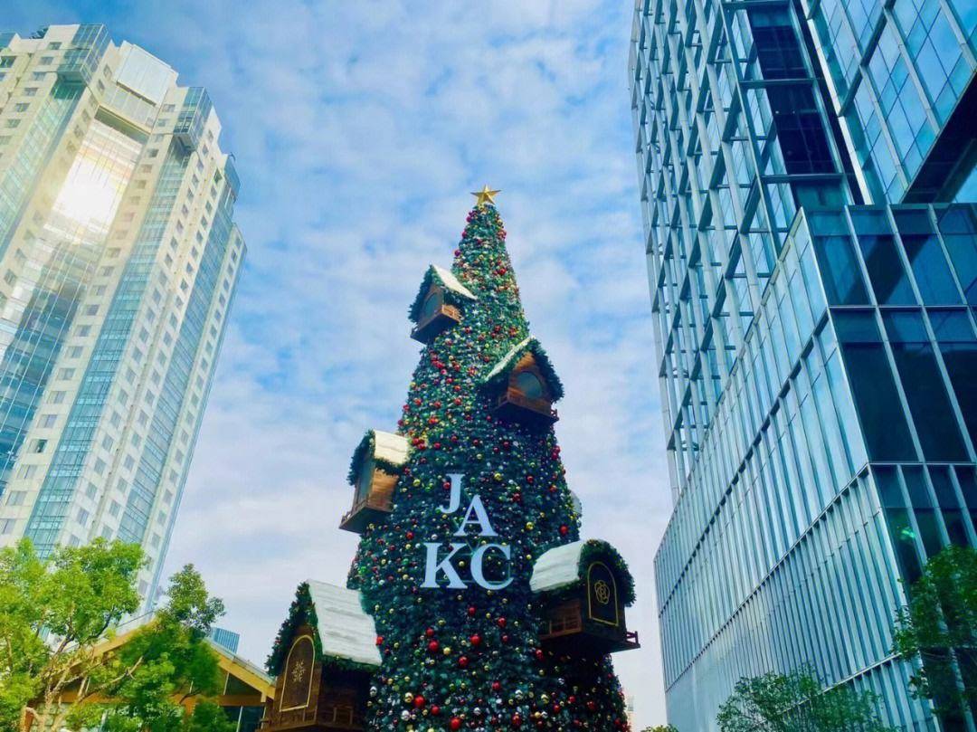 东南亚的华人首富，全球坐拥500多个工厂，100岁还没正式退休_搜狐网