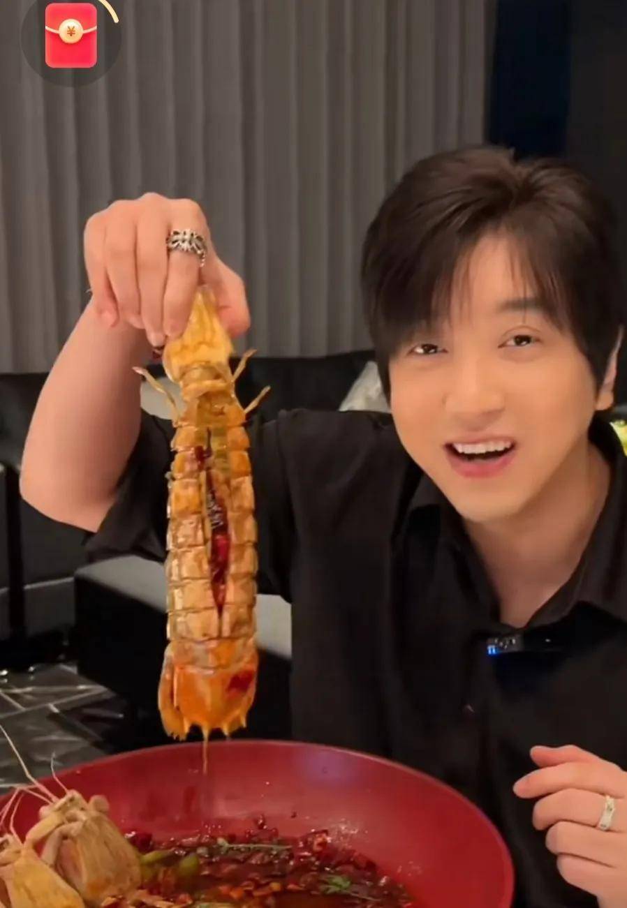 红白冰自曝豪宅,500平总价高达9000多万,大到可以骑车_视频_网友_机车