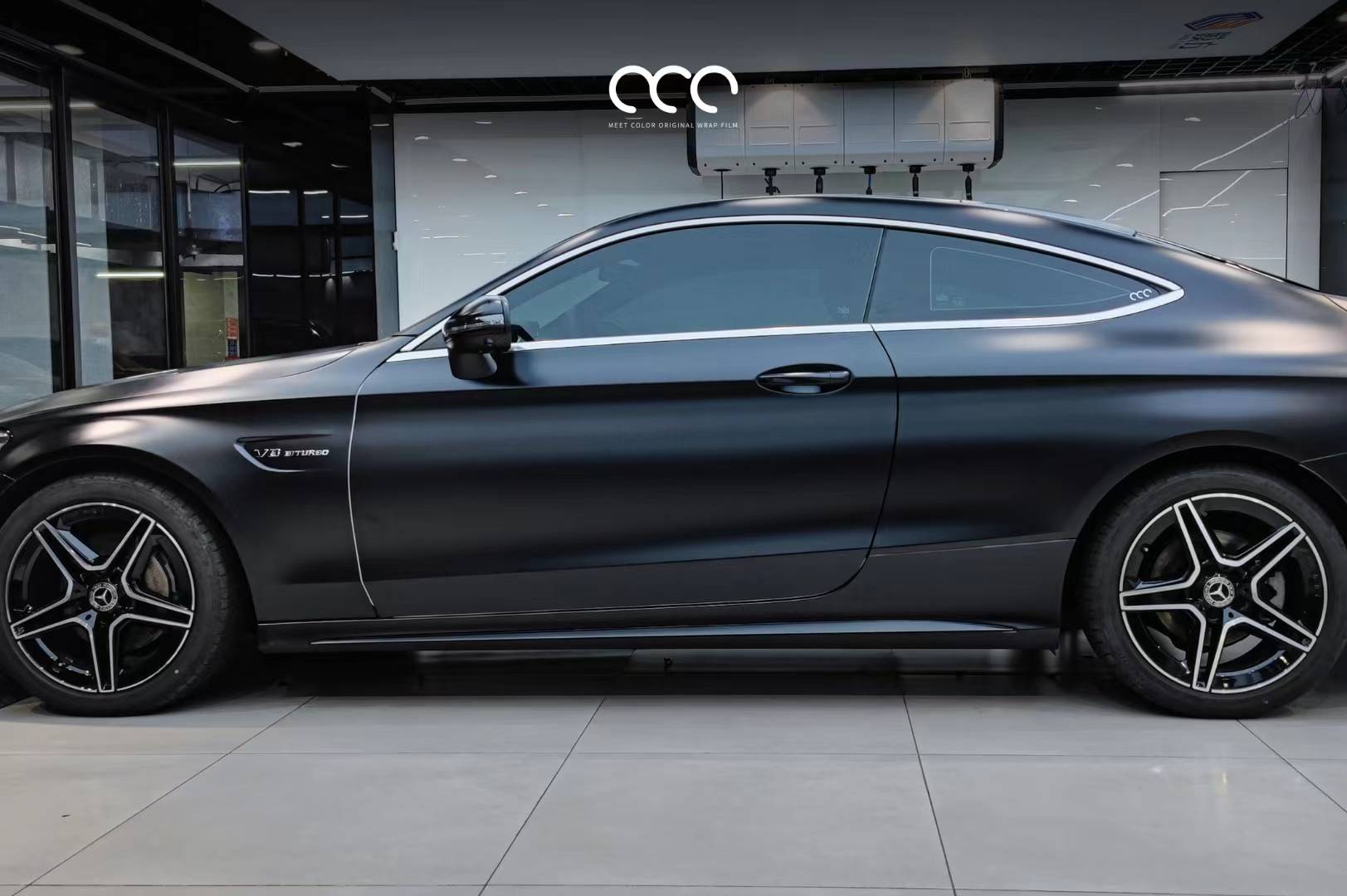 奔驰c63漫彩改色膜亚面磨砂黑,气场全开,质感惊人!_搜狐汽车_搜狐网