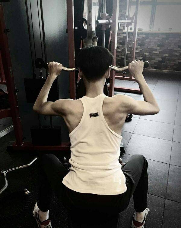 罗云熙的健身照片曝光,让人心动不已!网友惊呼:太帅了!