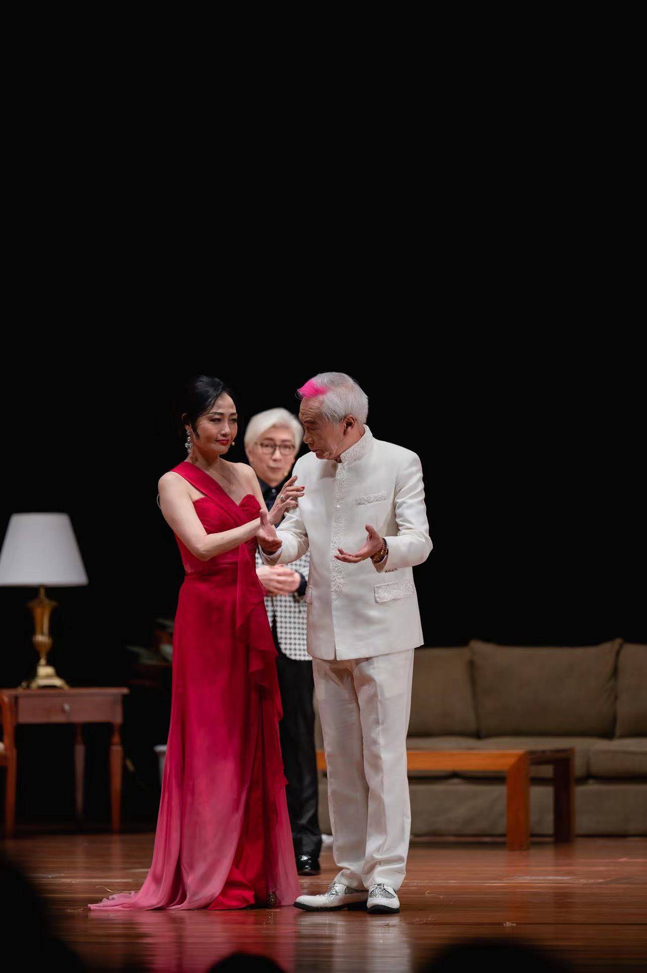 香港著名演员杨玉梅与香港演员及泰国艺术家联袂主演舞台剧落下帷幕