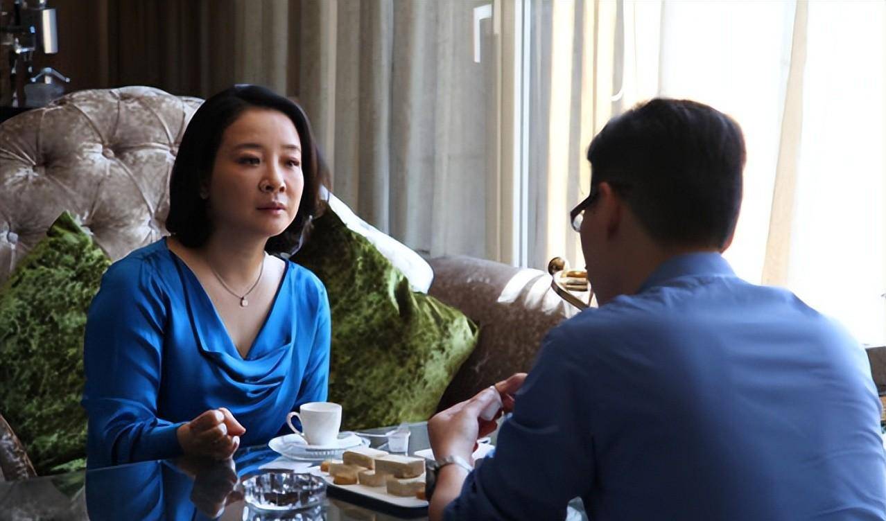 在出演了《离婚》,《母亲》等电视剧后,陈小艺与蒋雯丽,徐帆,李琳被誉