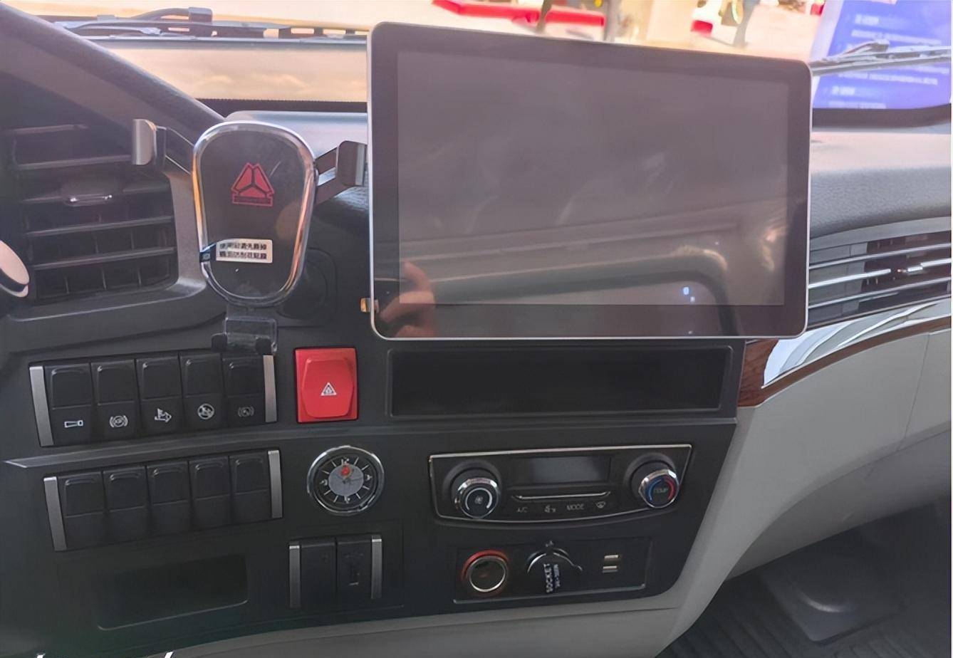 互联,同时通过配备全新的车联网系统,可实现包括车辆定位,驾驶分析