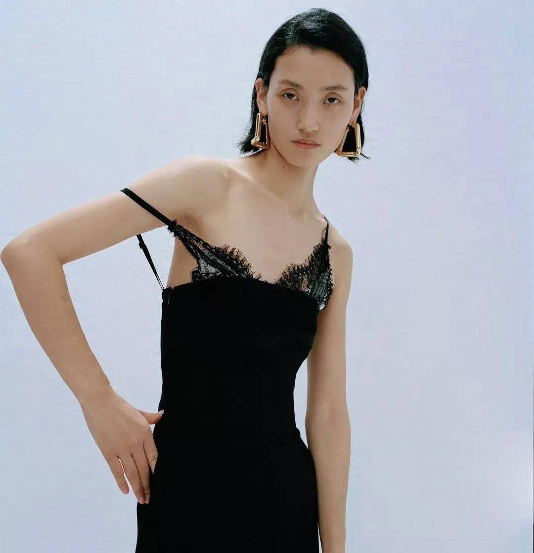 出生于黑龙江中国著名内地女模特,演员,中国首位世界小姐冠军